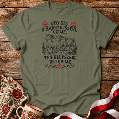 Mądrzejszy Ustępuje Unisex T-Shirt