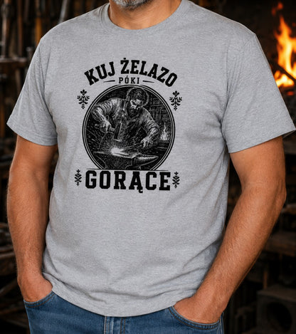 Kuj Żelazo Póki Gorące Unisex T-Shirt