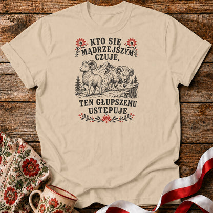 Mądrzejszy Ustępuje Unisex T-Shirt