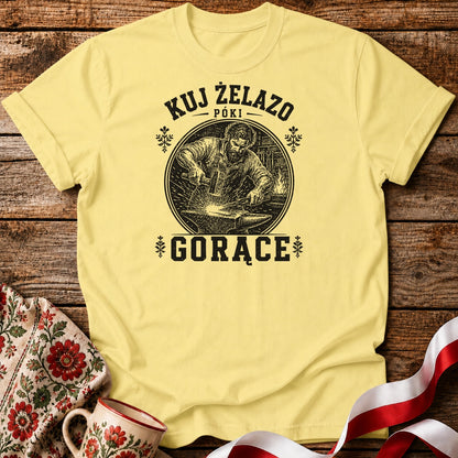 Kuj Żelazo Póki Gorące Unisex T-Shirt