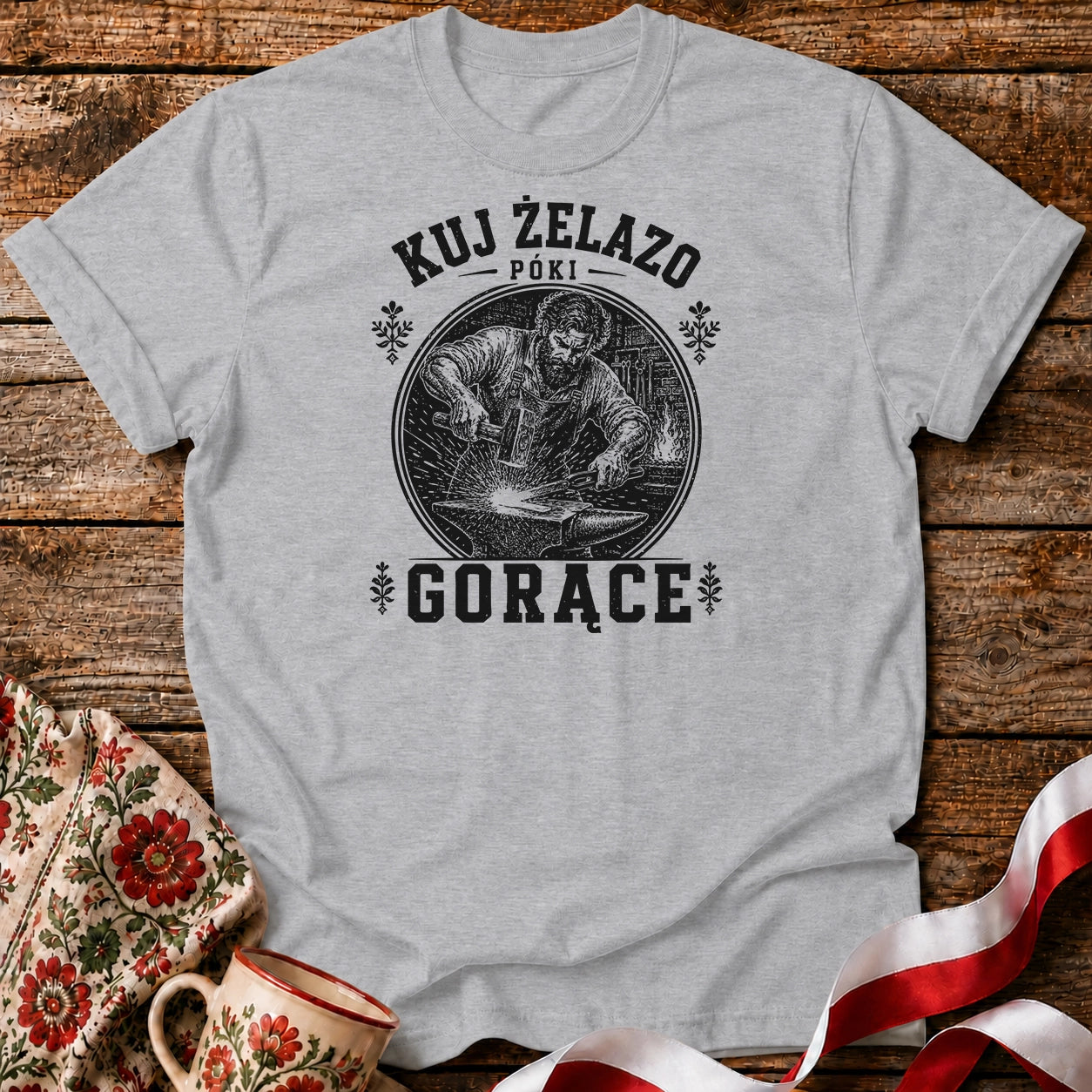 Kuj Żelazo Póki Gorące Unisex T-Shirt