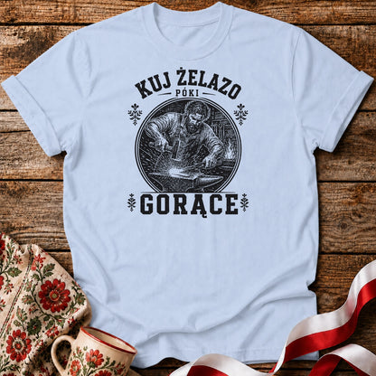 Kuj Żelazo Póki Gorące Unisex T-Shirt